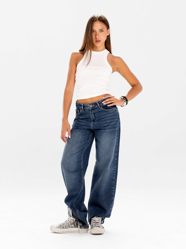 WOMEN’S STRAIGHT-LEG JEANS