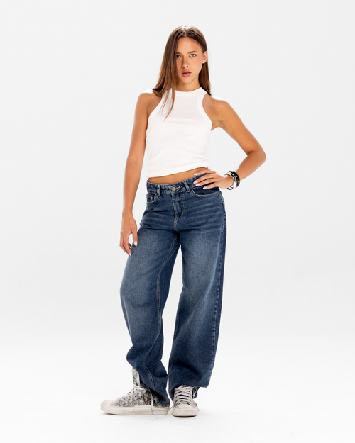 WOMEN’S STRAIGHT-LEG JEANS