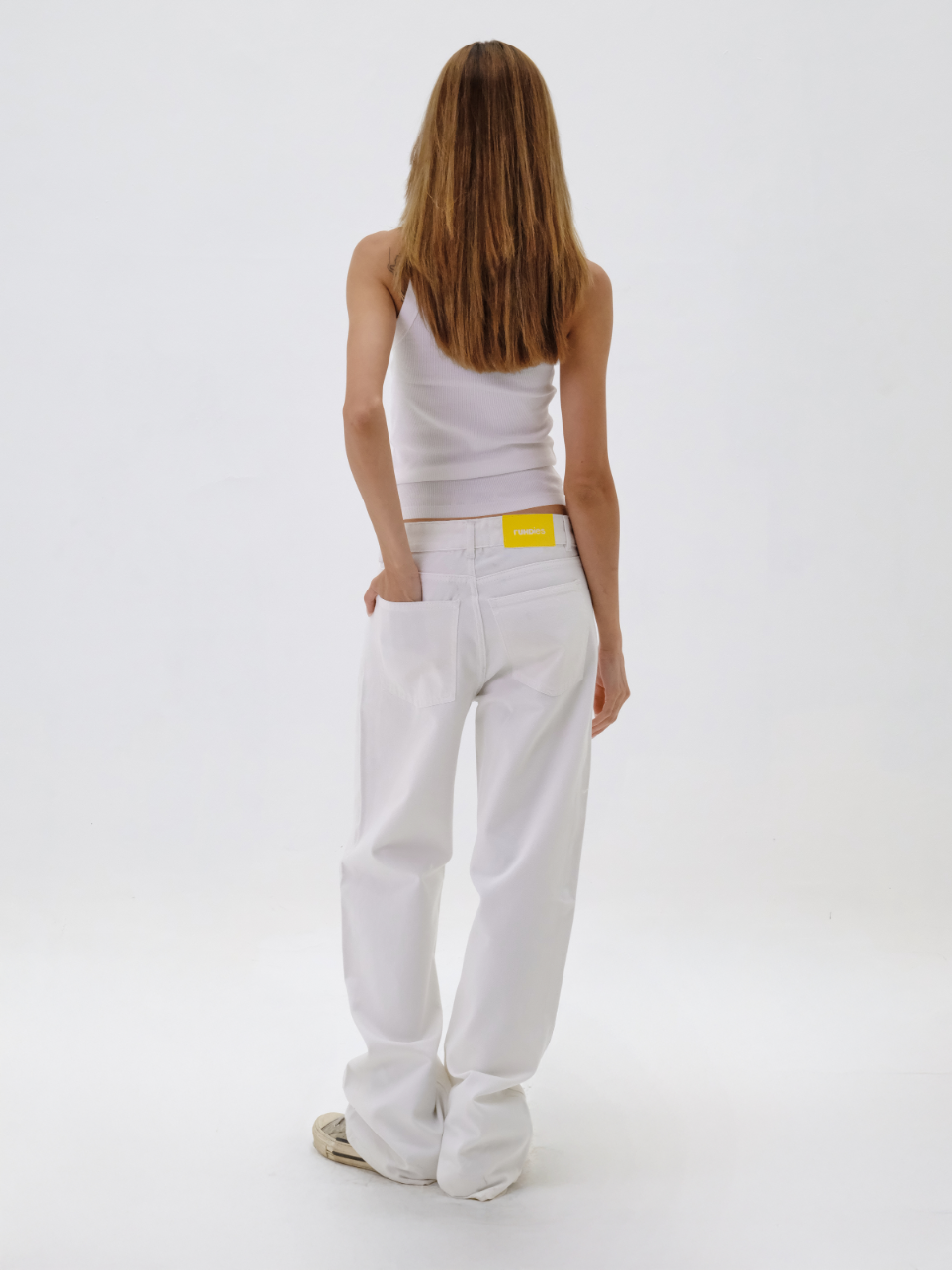 WOMEN’S STRAIGHT-LEG JEANS