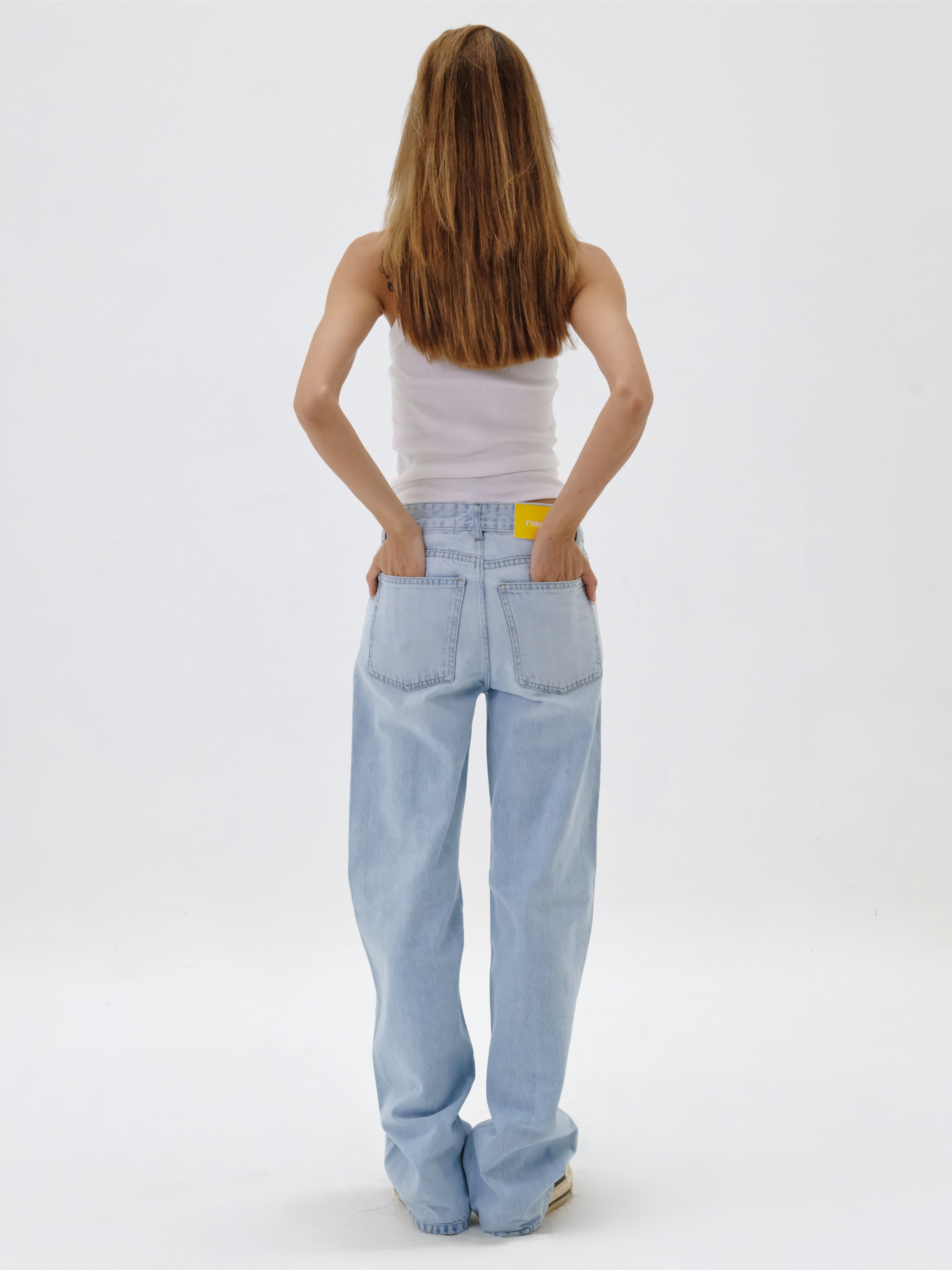 WOMEN’S STRAIGHT-LEG JEANS