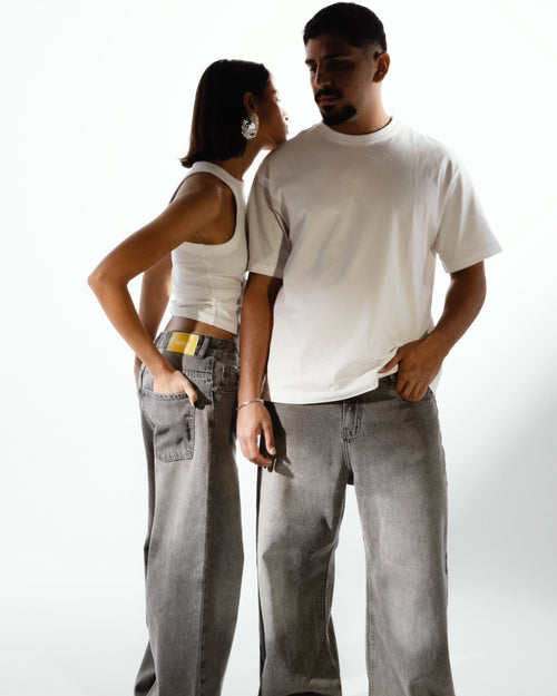 MID-RISE BAGGY JEANS